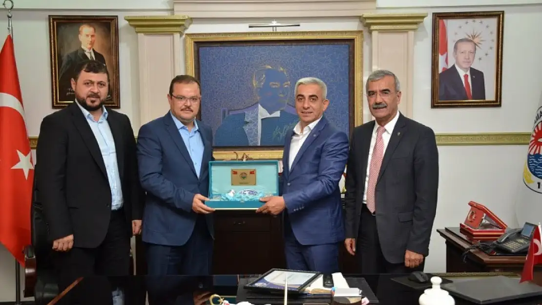AK Partili Öz Başkan Karakuş'u  Ziyaret Etti