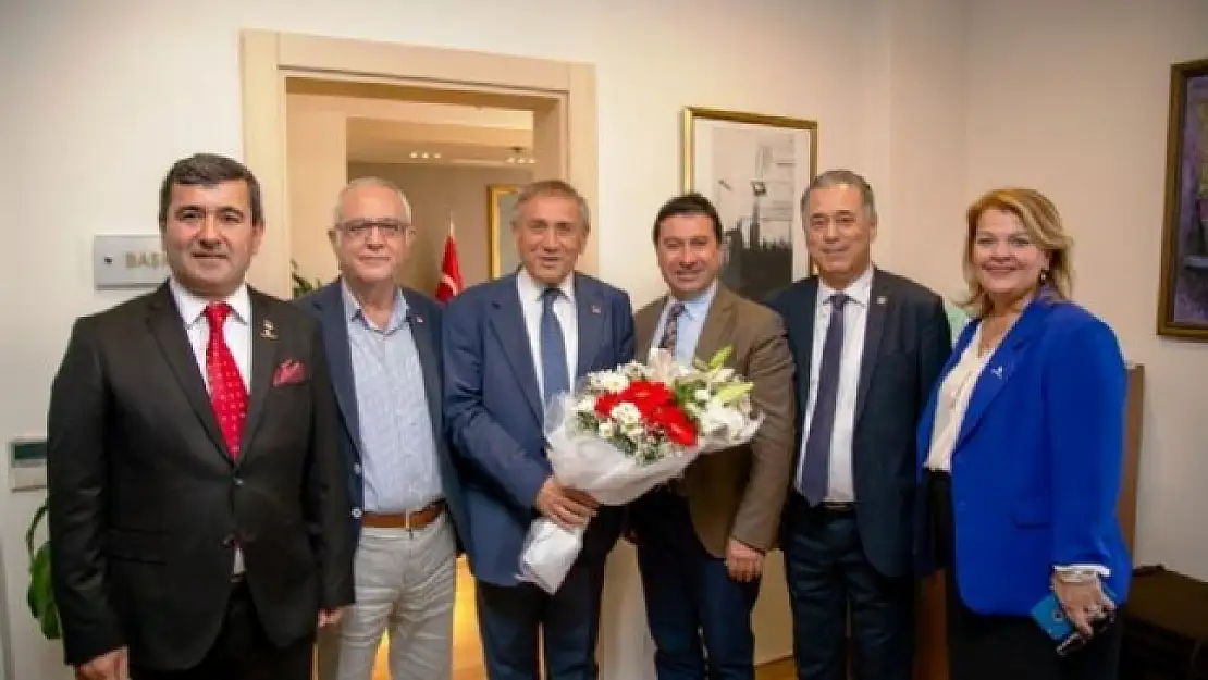 CHP GENEL BAŞKAN YARDIMCISI YILDIRIM KAYA'YA SÜRPRİZ DOĞUM GÜNÜ