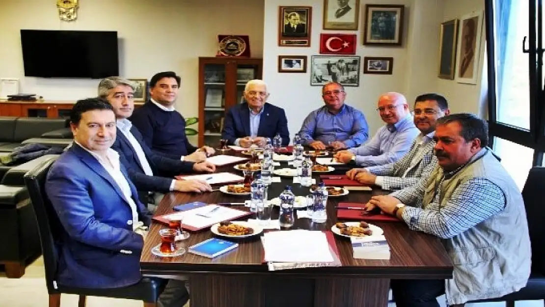 CHP'Lİ BELEDİYE BAŞKANLARI BİR ARAYA GELDİ