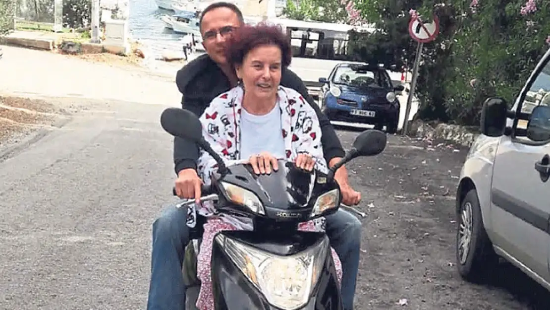 FATMA GİRİK BODRUM SOKAKLARINI MOTOSİKLETLE TURLADI