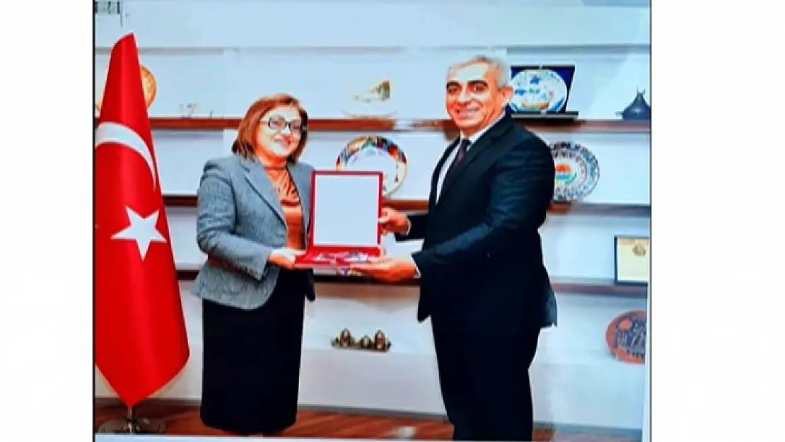 Fatma Şahin'den Başkan Karakuş'a Anahtar Teslimi