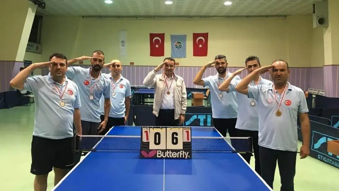 ŞAMPİYON ÖĞRETMENLERDEN ASKER SELAMI