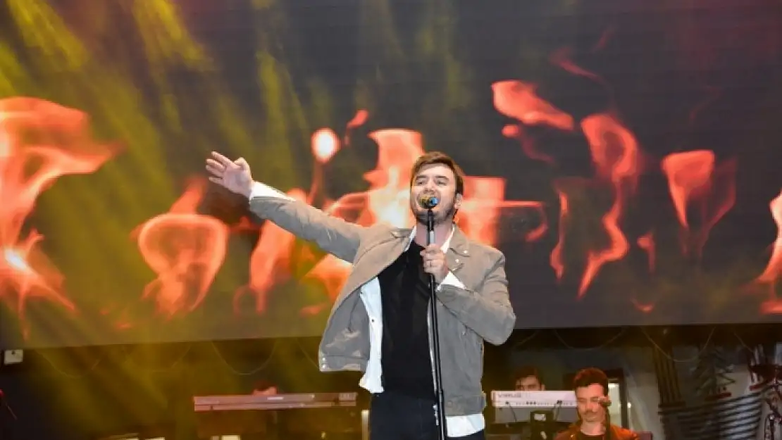 MUSTAFA CECELİ KONSERİ SEYDİKEMER'İ SALLADI