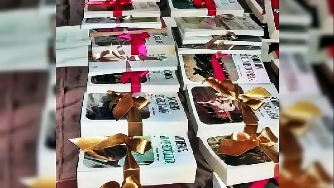 NİKAH ŞEKERİ YERİNE KİTAP DAĞITTILAR