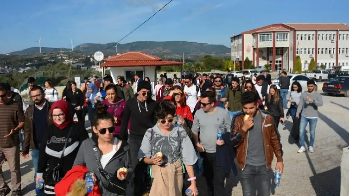 Bağımlılıkla Mücadele için Telefonlarını Kapatıp Yürüdüler