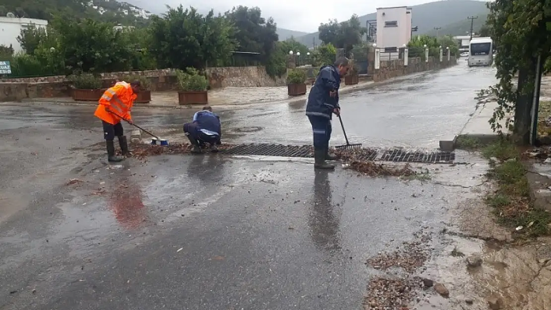 Büyükşehir Önlemlerle Su Baskınlarına Müdahale Ediyor