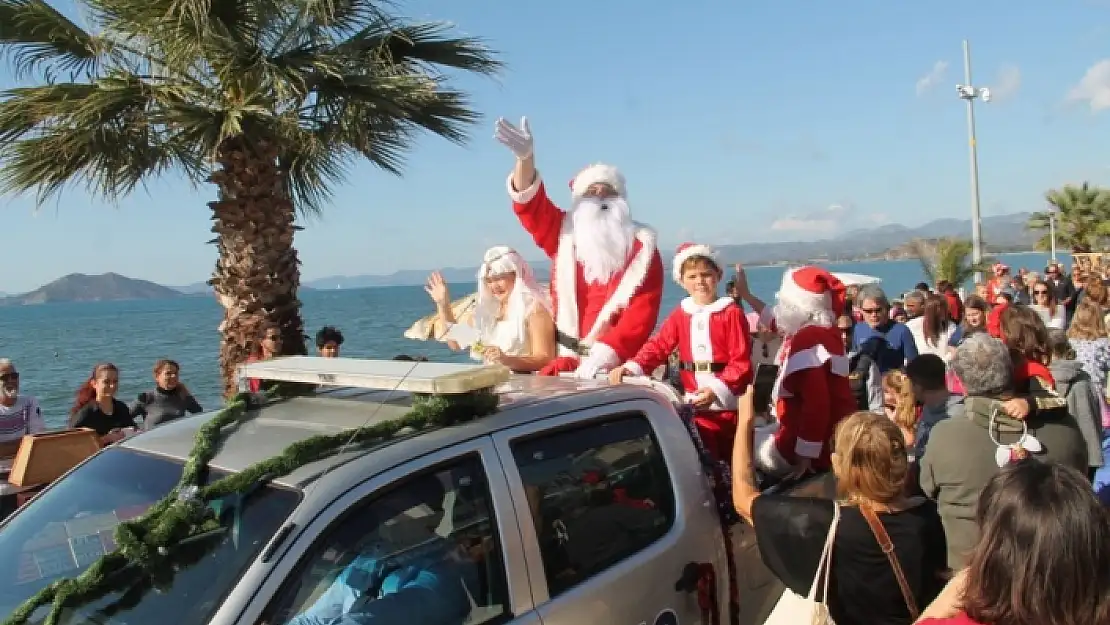 Çalış Plajı'nda Noel Pazarı