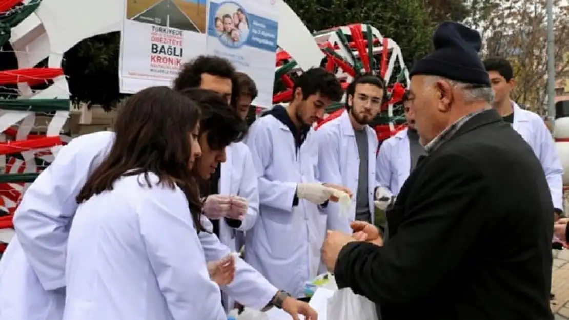 Diyabete Farkındalık için Sokakta Kan Şekeri Ölçtüler