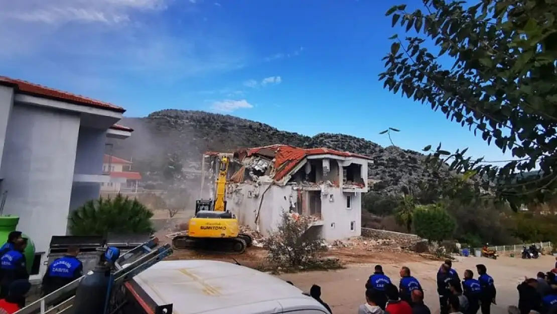 Marmaris'de Kaçak Yapılar Yıkılıyor
