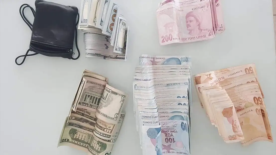 Datça'da Ortaokul Öğrencisi Bulduğu Cüzdanı Sahibine Ulaştırdı