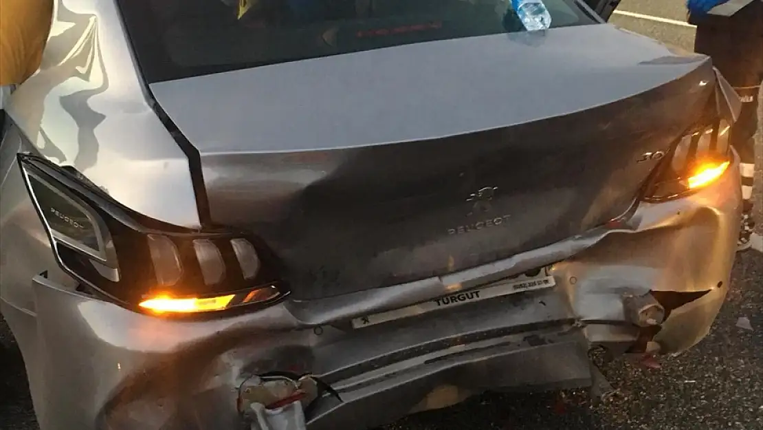 Ula'da Zincirleme Trafik Kazası: 5 Yaralı