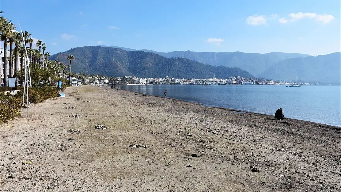 Marmaris'te Deniz 5mt Geri Çekildi