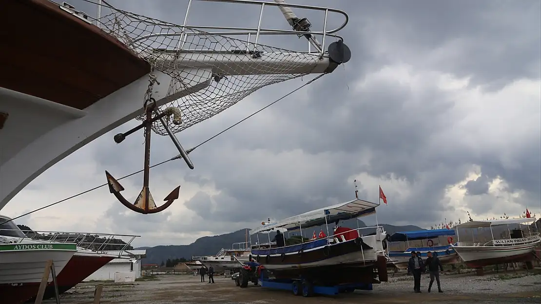 DALYAN'DA TEKNELER SEZONA HAZIRLANIYOR