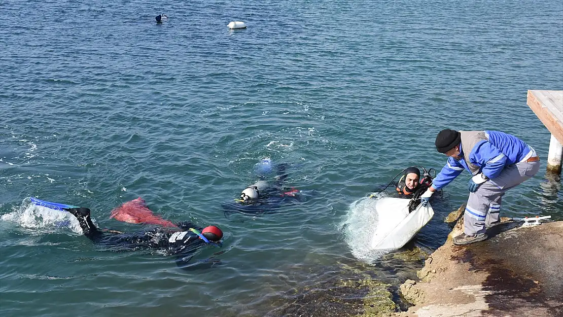 BODRUM'DA DENİZDEN YATAK DA ÇIKTI HALI DA