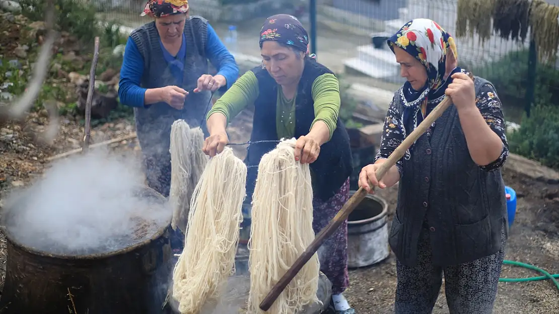 MUĞLA'DA KADINLAR HAYATI 'İLMEK İLMEK' KAZANIYOR
