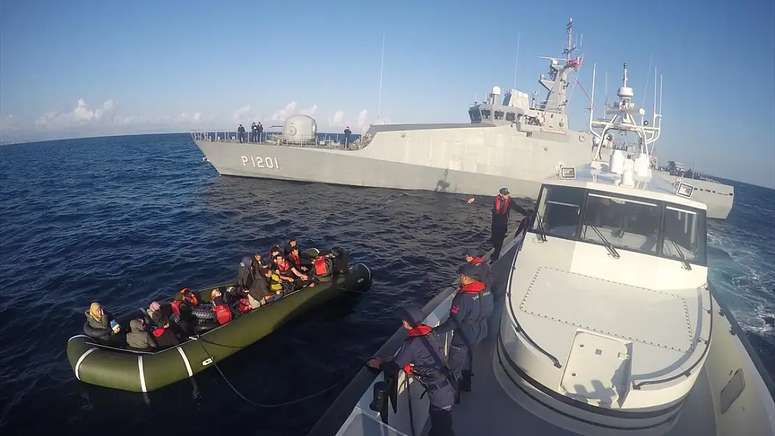 BODRUM'DA 41 DÜZENSİZ GÖÇMEN YAKALANDI