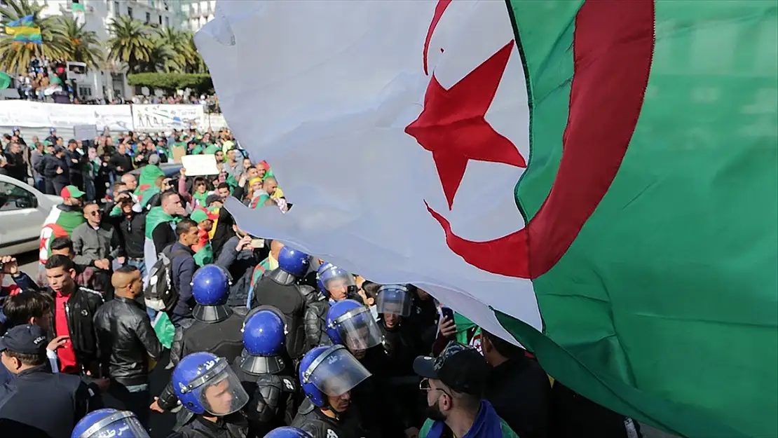 CEZAYİR ANAYASA KONSEYİ BAŞKANI İSTİFA ETTİ