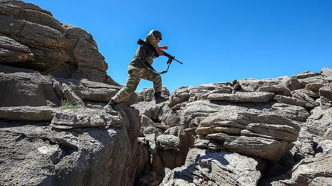 DİYARBAKIR'DA 3 PKK'LI TERÖRİST ETKİSİZ HALE GETİRİLDİ