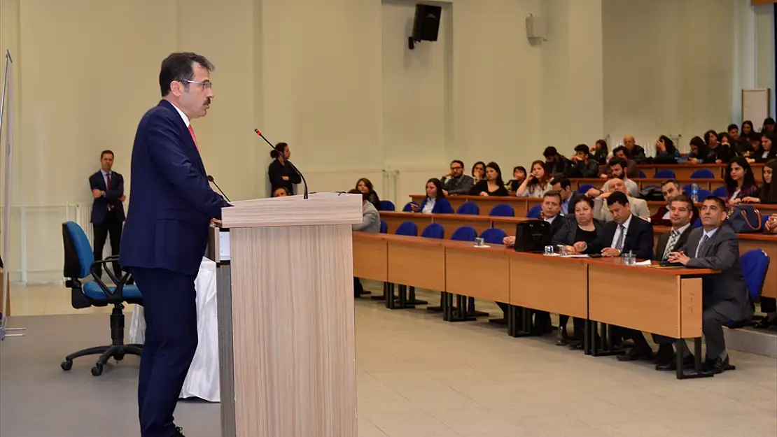 SEKTÖR TEMSİLCİLERİ ÜNİVERSİTE ÖĞRENCİLERİ İLE BULUŞTU