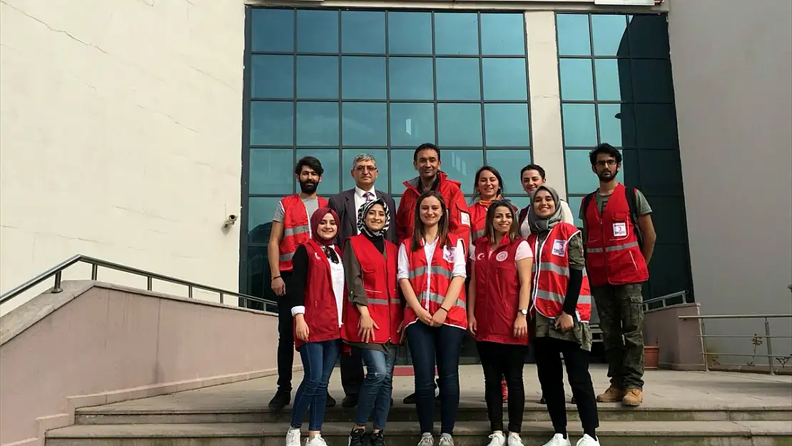 KIZILAY'DAN ÜNİVERSİTE ÖĞRENCİLERİNE GİYİM YARDIMI