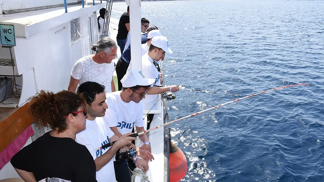 BODRUM'DA GÖRME ENGELLİLERİN BALIK TUTMA KEYFİ