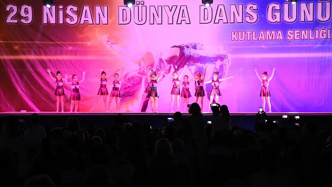 BODRUM'DA 'DÜNYA DANS GÜNÜ KUTLAMA ŞENLİĞİ'