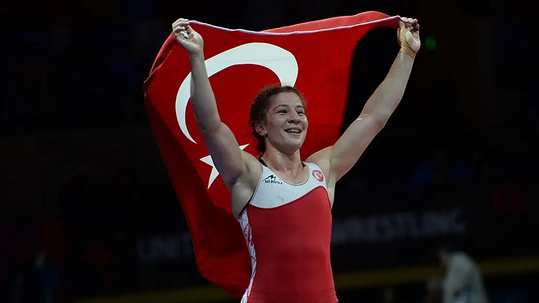 TÜRK GÜREŞÇİLER DÜNYA ZİRVESİNDE