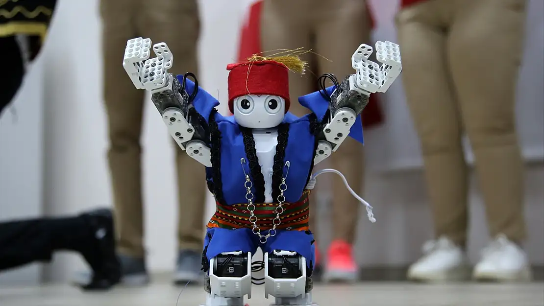 HARMANDALI OYNAYAN ROBOTLA BİRİNCİ OLDULAR