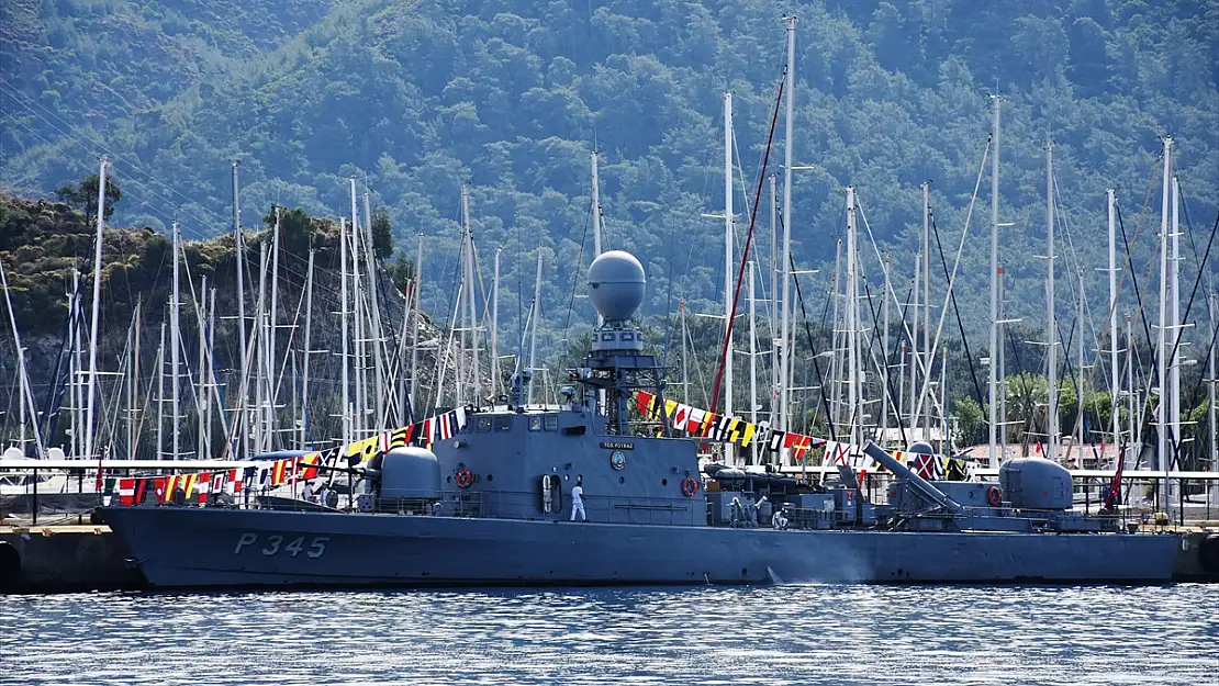 MARMARİS'TE SAVAŞ GEMİLERİ ZİYARETE AÇILDI