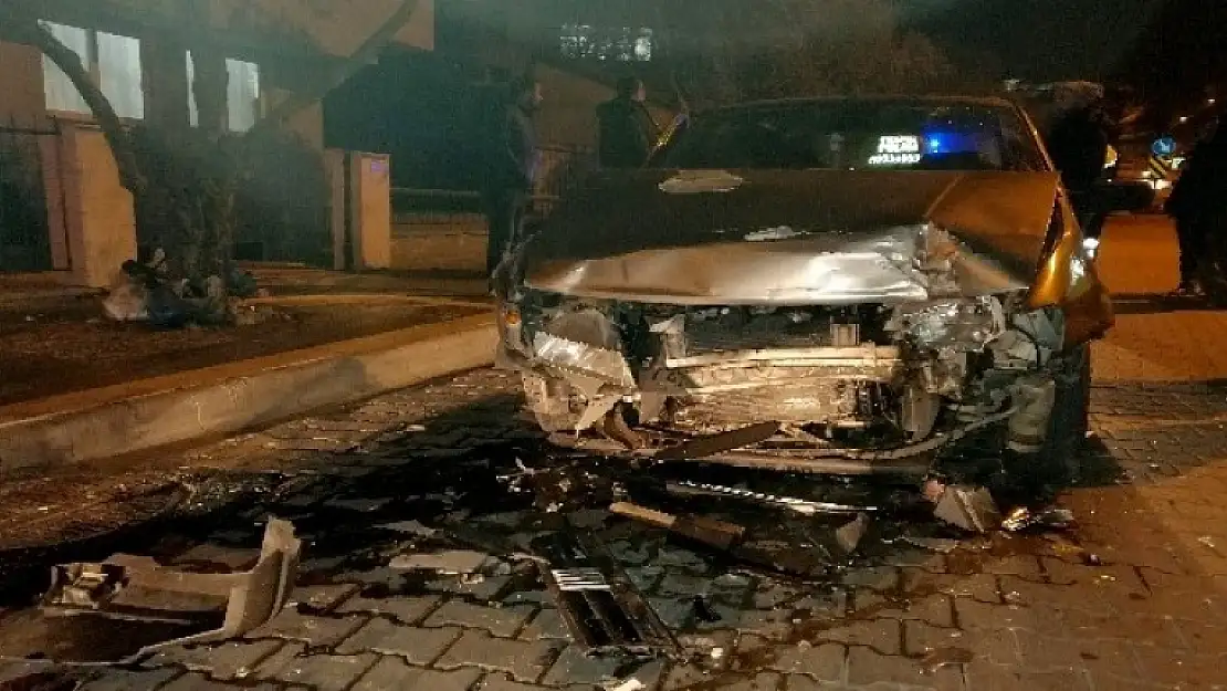 Alkollü Şahıs Önce Motosiklete Sonra Otomobile Çarptı