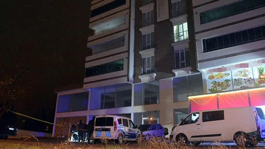 Bebeğe İsim Koyma Tartışmasında 6.Kattan Atladı!