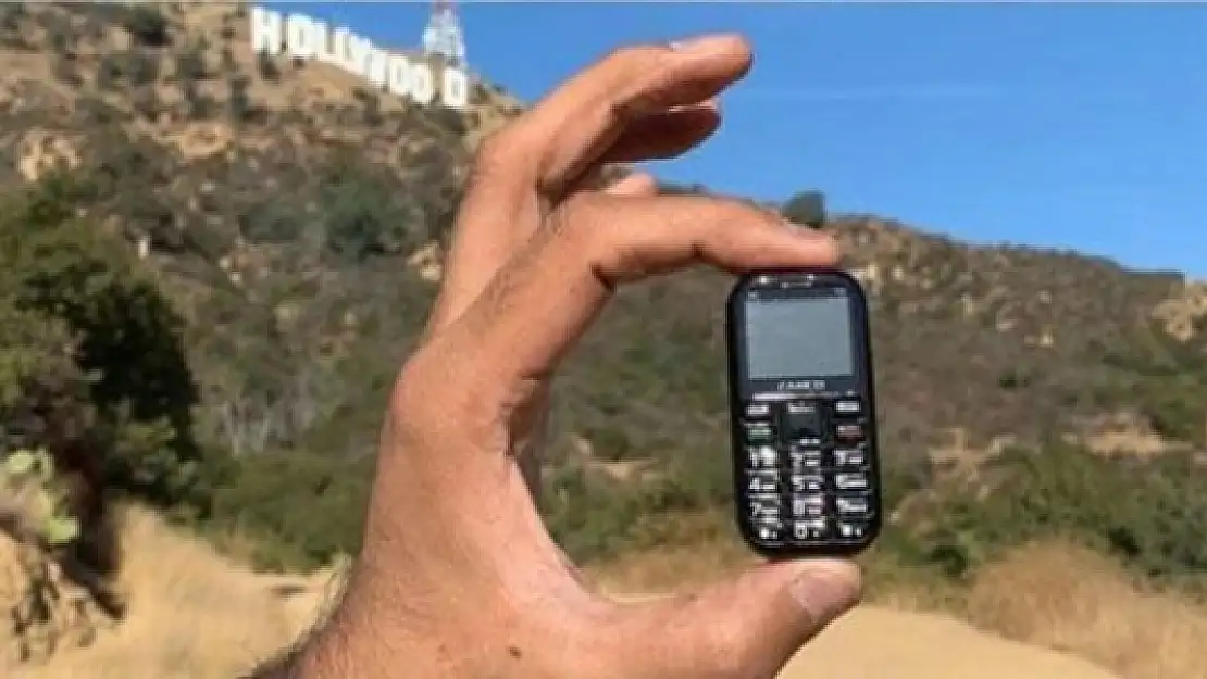 Dünyanın En Küçük Telefonu  6,96 cm Uzunluğunda!