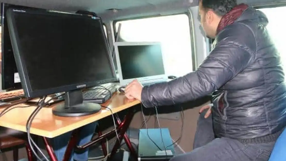 Elazığ'da Yerel Gazete Minibüste Hazırlanıyor!
