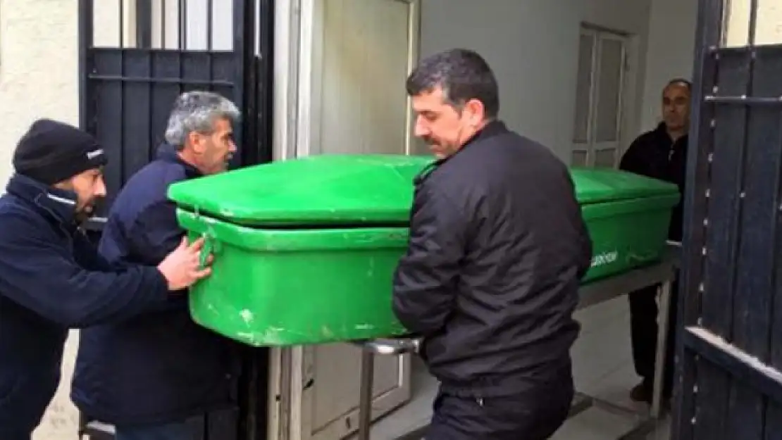 Karısını Bıçaklayan 4 Çocuk Babası Adam İntihar Etti!