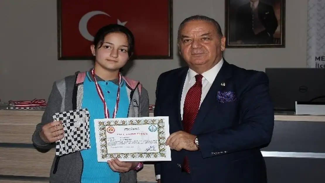 Kaymakam Yıldız Başarılı Öğrencileri Ödüllendirdi