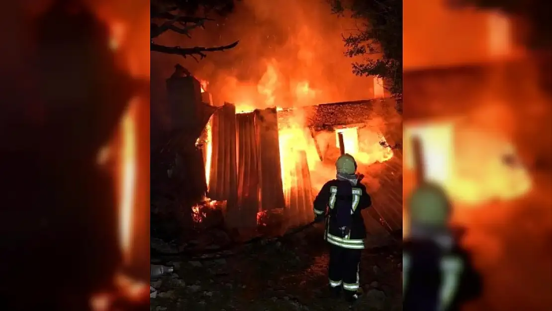 Menteşe'de 2 Katlı Ev 3.5 Saatte Küle Döndü!