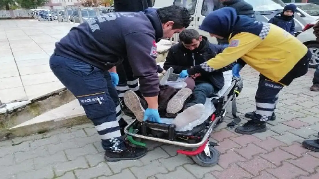 Motosiklet Sürücüsü Ara Yoldan Çıkan Araca Çarptı