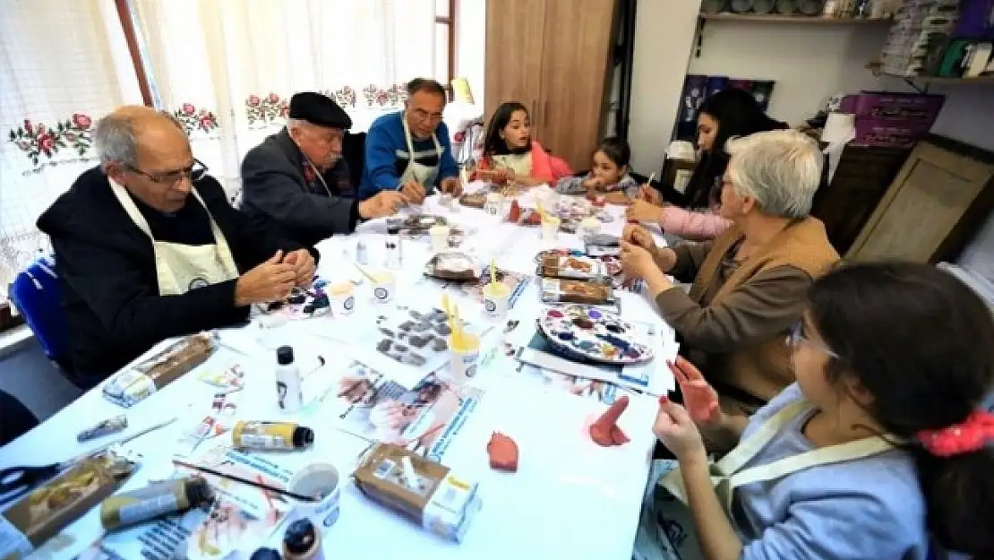 Muğla 100 Yaş Evi'nde Dede-Nine-Torun Buluşması!