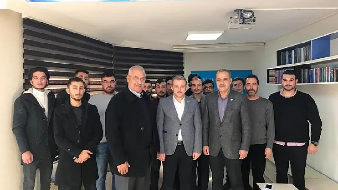 Başkan Uzundemir'den Ülkü Ocakları'nın Yeni Binasına Ziyaret