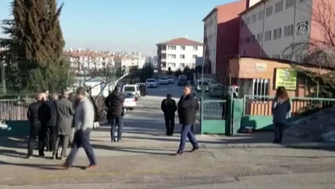 Güvenlik Görevlisi Okul Müdürünü Vurdu Sonra İntihar Etti
