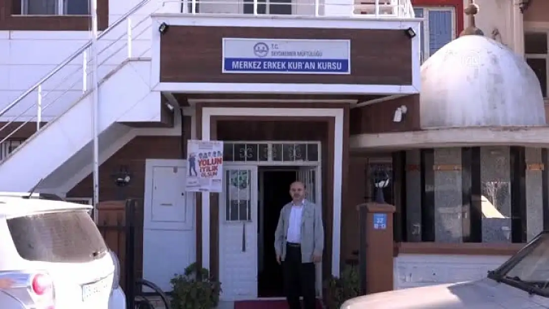 Kur'an-ı Kerim Öğrenmeye Gittiği Kursta Hat Sanatını Öğretti