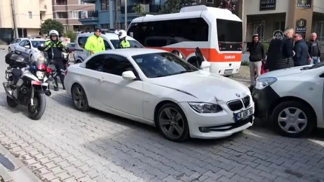 Muğla'da Bir Çocuk Otomobille Polis Aracına Çarpınca Yakalandı