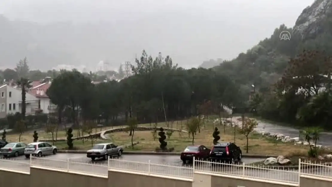 Muğla'da Yağan Sağanak Yangın ve Sele Neden Oldu