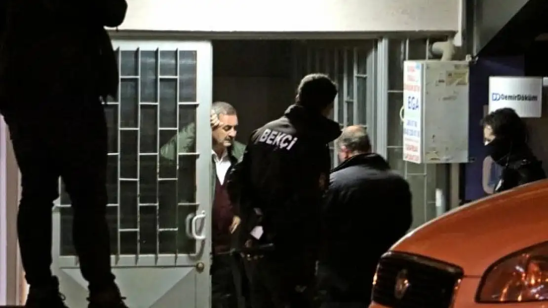 21 Yaşındaki Genç Kız Boğazından Vurulmuş Halde Ölü Bulundu