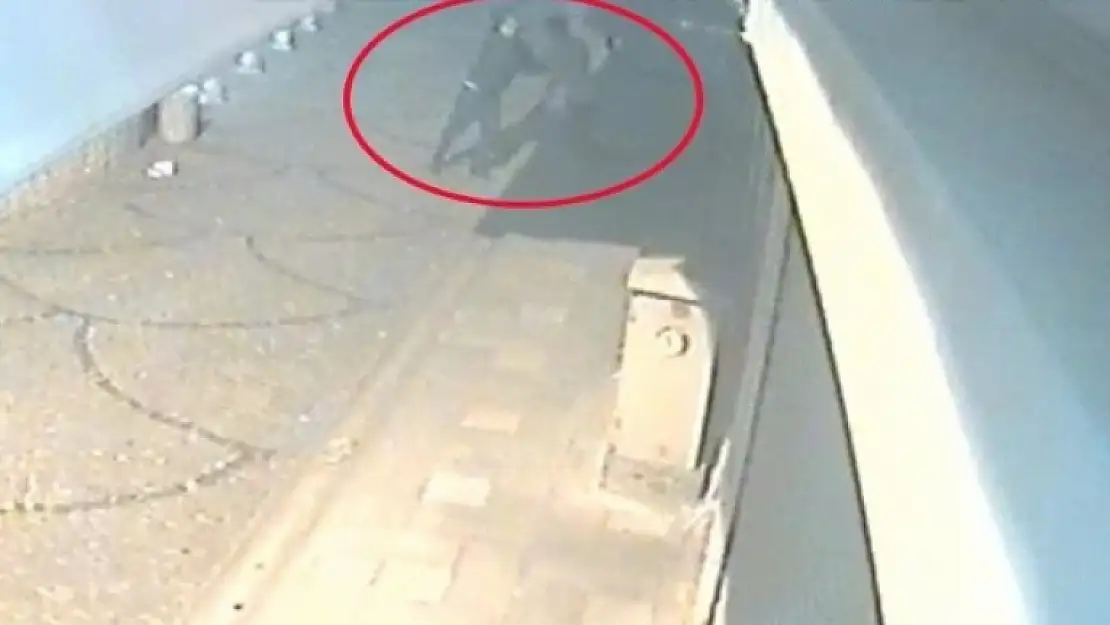 Alkollü Genç Kavga Etti Önce Dağıttı Sonra Topladı