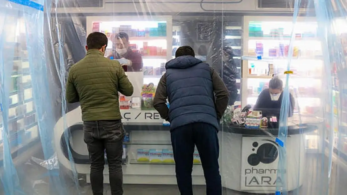 Antalya'da Bir Eczanede Brandalı Korona Önlemi!