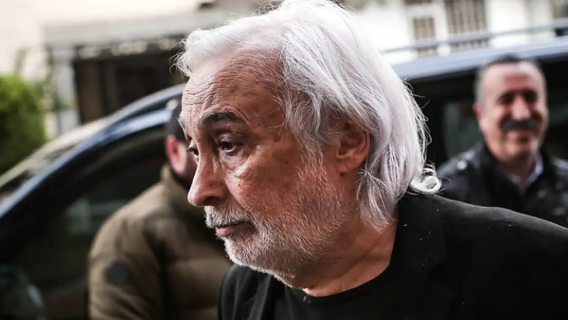 AYM, Yeni Akit'in Müjdat Gezen'e 'Pezevenk' Sözünü Eleştiri Saydı!