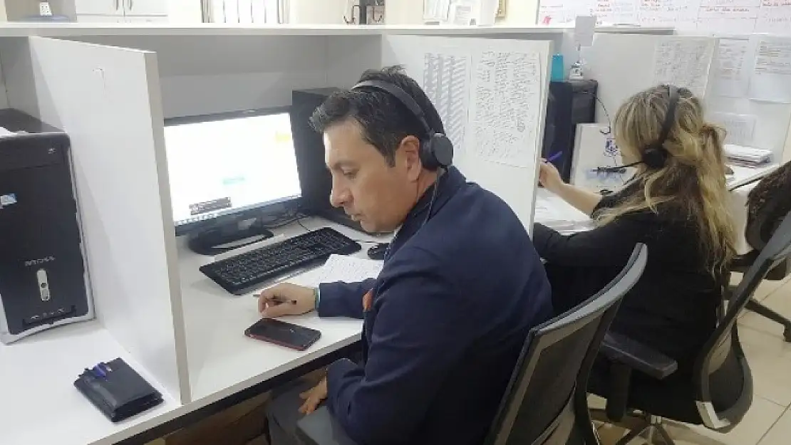 Başkan Aras Çağrı Merkezine Gelen Telefonları Yanıtladı