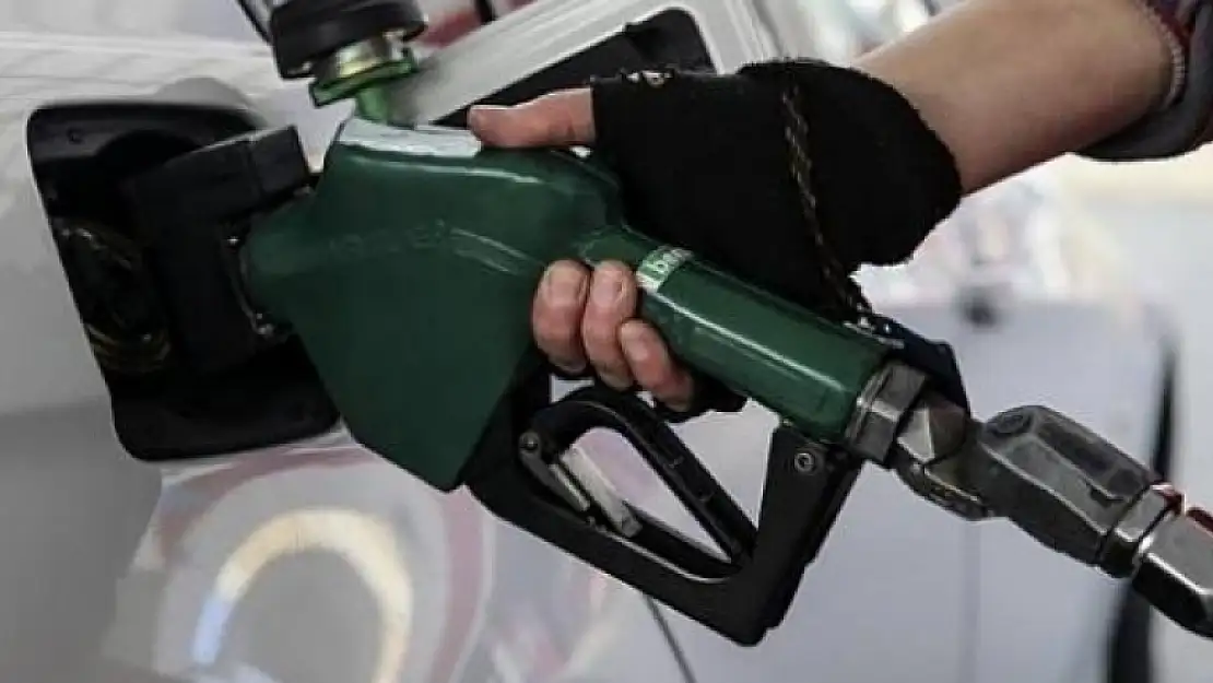 Benzine Çift Haneli Zam!