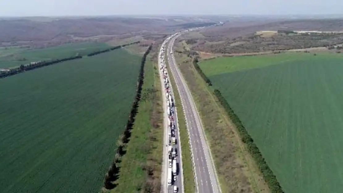 İstanbul Girişinde Kilometrelik Koronavirüs Kuyruğu!